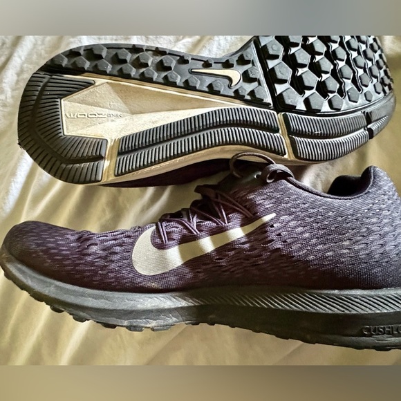 Pre-loved excellent
Nike Men's Black Running Shoes
MSRP 120 $ - Picture 7 of 8